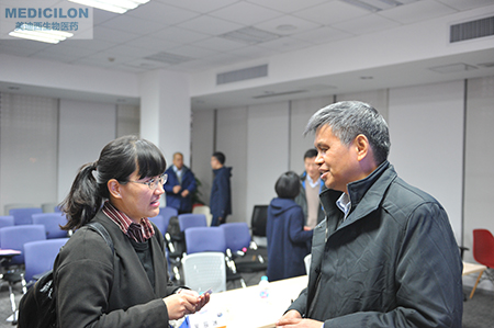 尊龙凯时化学部副总裁陈焕明博士给与会者答疑解惑