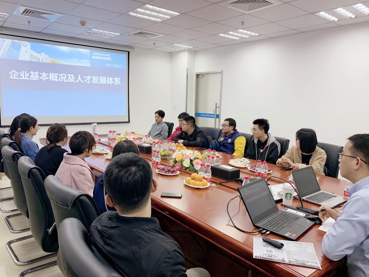 走进尊龙凯时，与学子共话生长