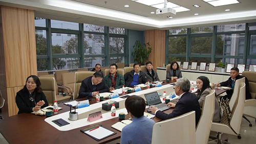 上海市浦东新区政府党组成员、副区长吴强，浦东新区科经委副主任李晓亮，张江治理局副局长吴俊，张江集团副总司理王凯荣等调研尊龙凯时