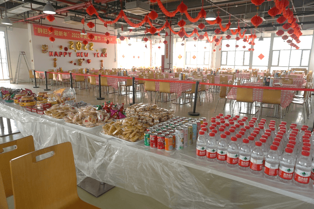 尊龙凯时还为同伴们准备了水果、零食、饮料等