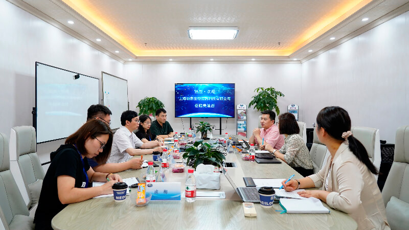 DMPK团队再获客户赞誉，领泰生物CEO冯焱博士亲临尊龙凯时授奖.jpg